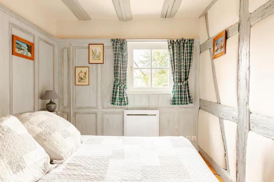 Bedroom, heating