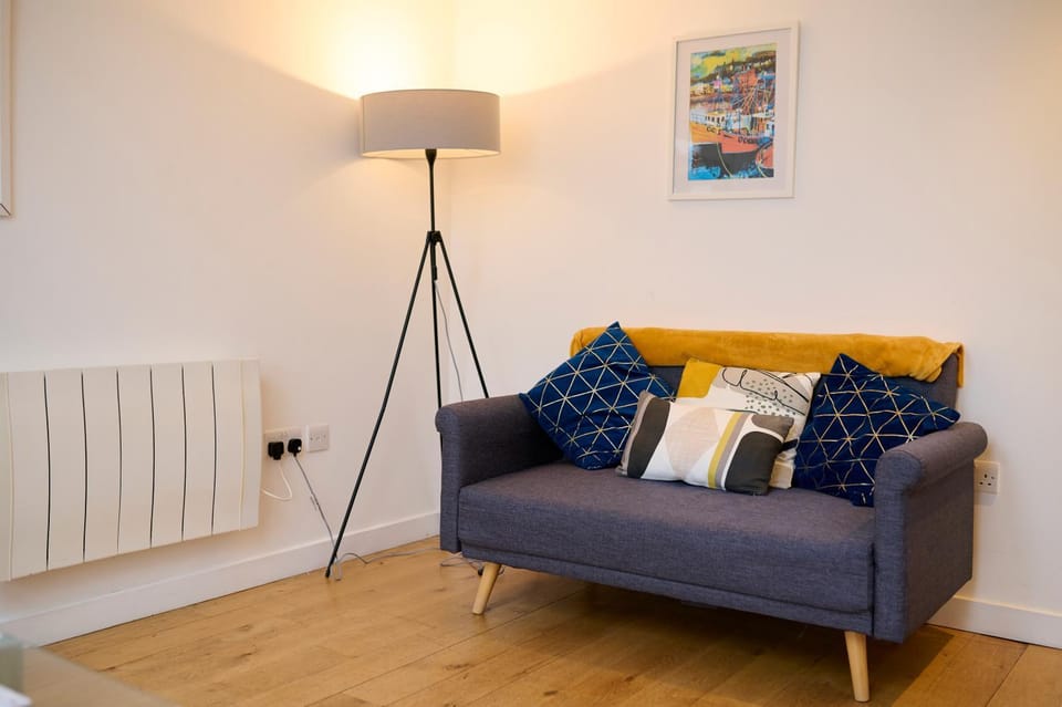 Living room, Seating area, internet