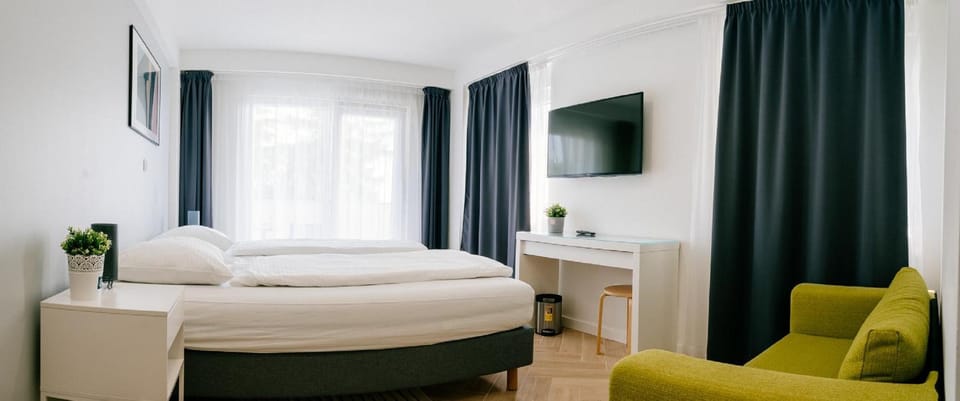 Photo of the whole room, Bedroom
