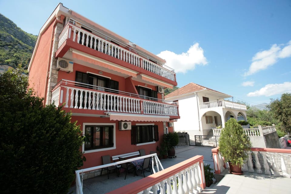 Property building, Decorative detail