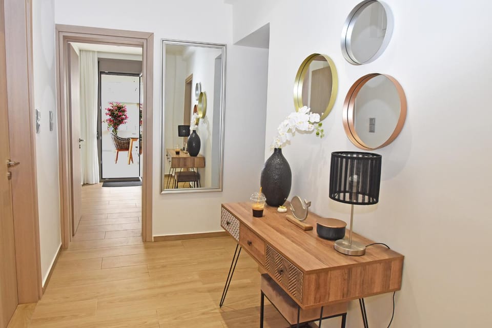 Decorative detail, Area and facilities