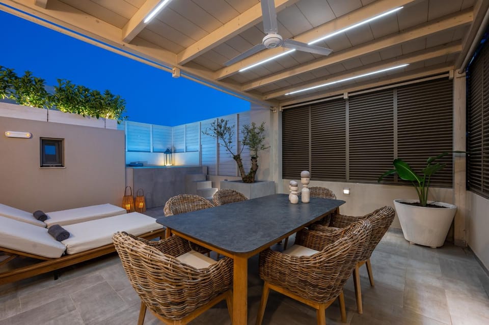 Patio, Balcony/Terrace, Seating area, Dining area