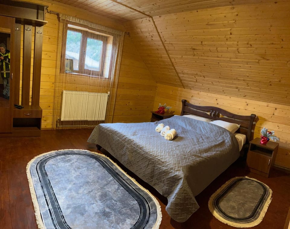 Котедж біля річки Apartment in Ukraine