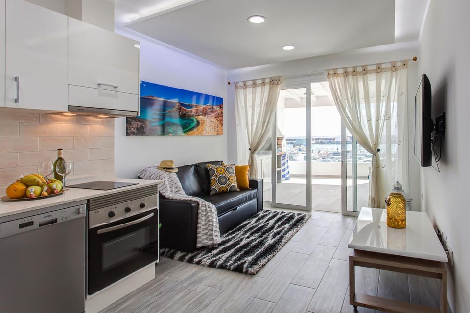Kitchen or kitchenette, Living room