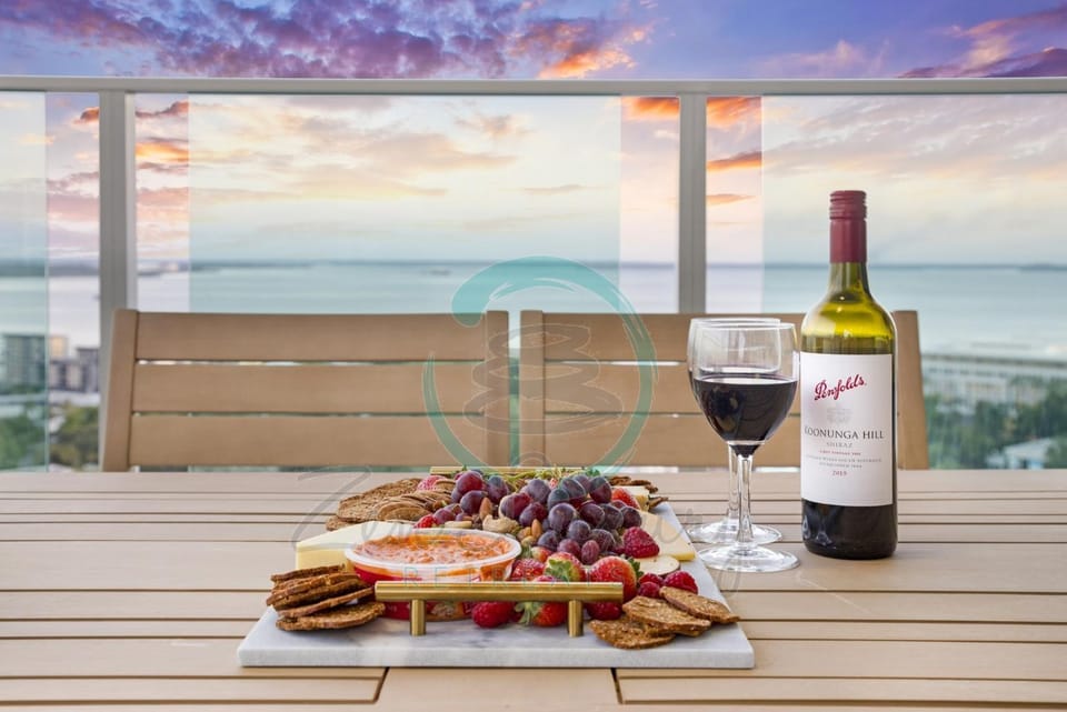 ZEN TOWERS PENTHOUSE Darwin's Exclusive Short Stays Holiday Home Apartment in Darwin