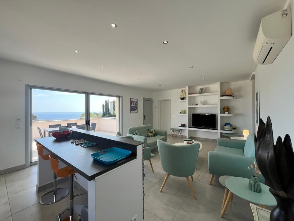 Living room, Sea view