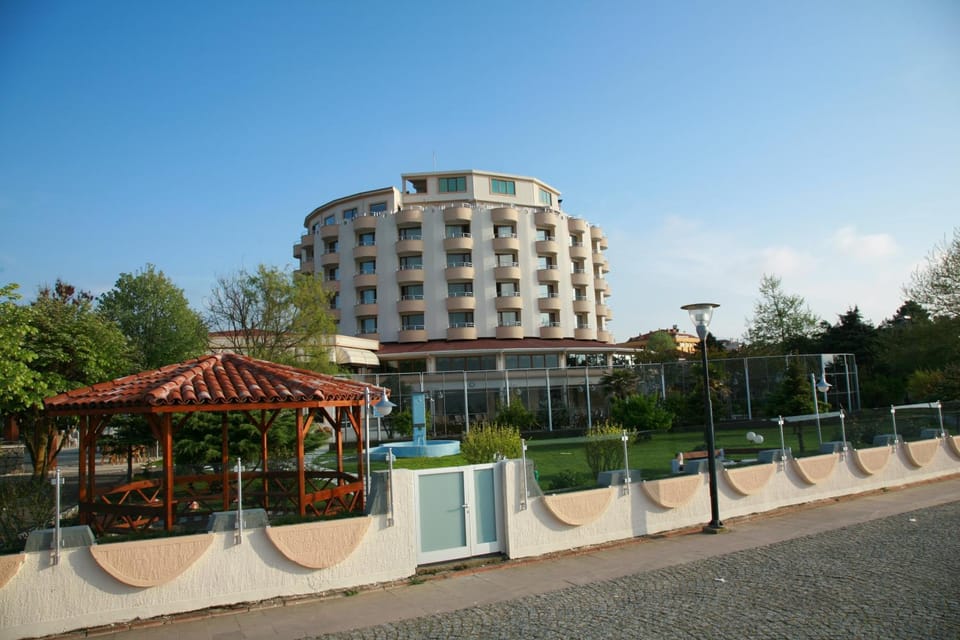 Property building, Day