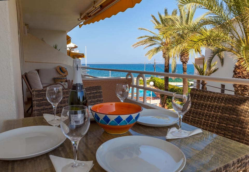 View (from property/room), Balcony/Terrace, Food and drinks, Sea view