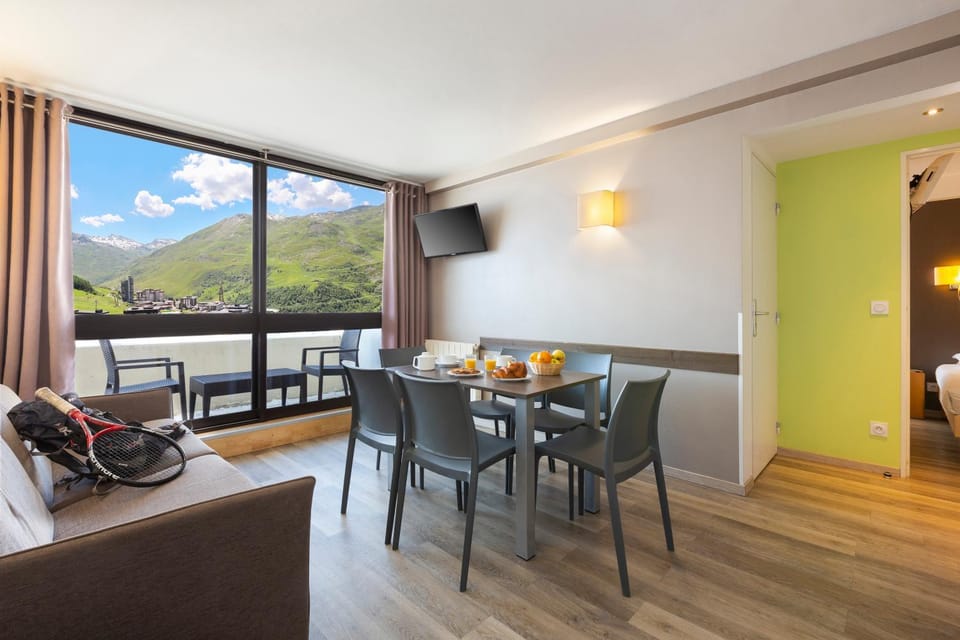 View (from property/room), Living room, Bedroom