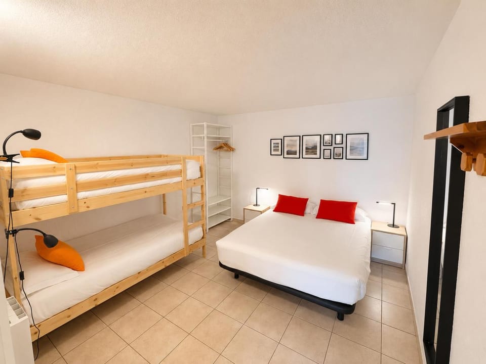 Bed, Photo of the whole room, Bedroom, bunk bed