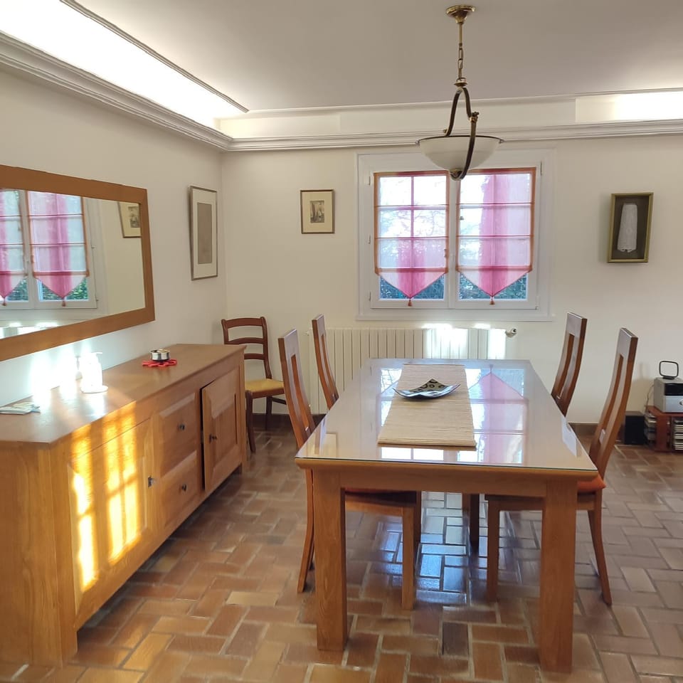 Maison classée 3 étoiles, grand jardin clos au calme Proche centre ville, 10 min des plages House in Pont-l'Abbé