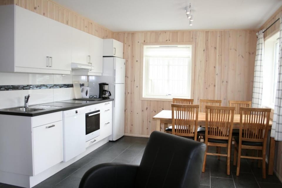 Day, Dining area