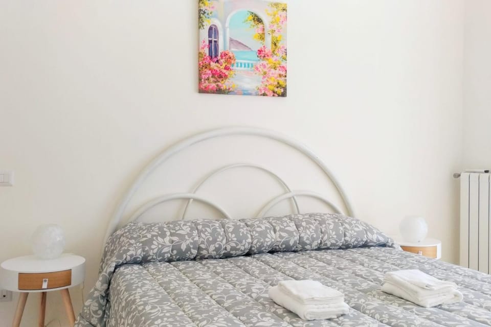 Bed, Decorative detail, Bedroom