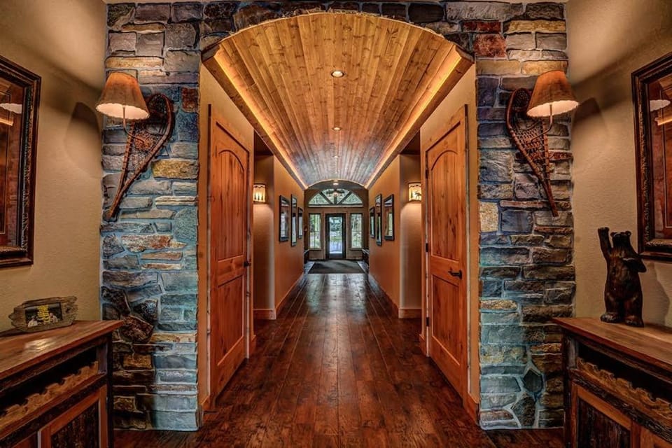 Whispering Pines Lodge: 9 Bedroom House in Wisconsin