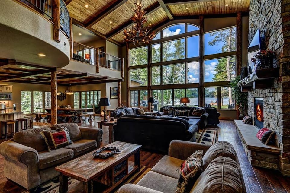 Whispering Pines Lodge: 9 Bedroom House in Wisconsin