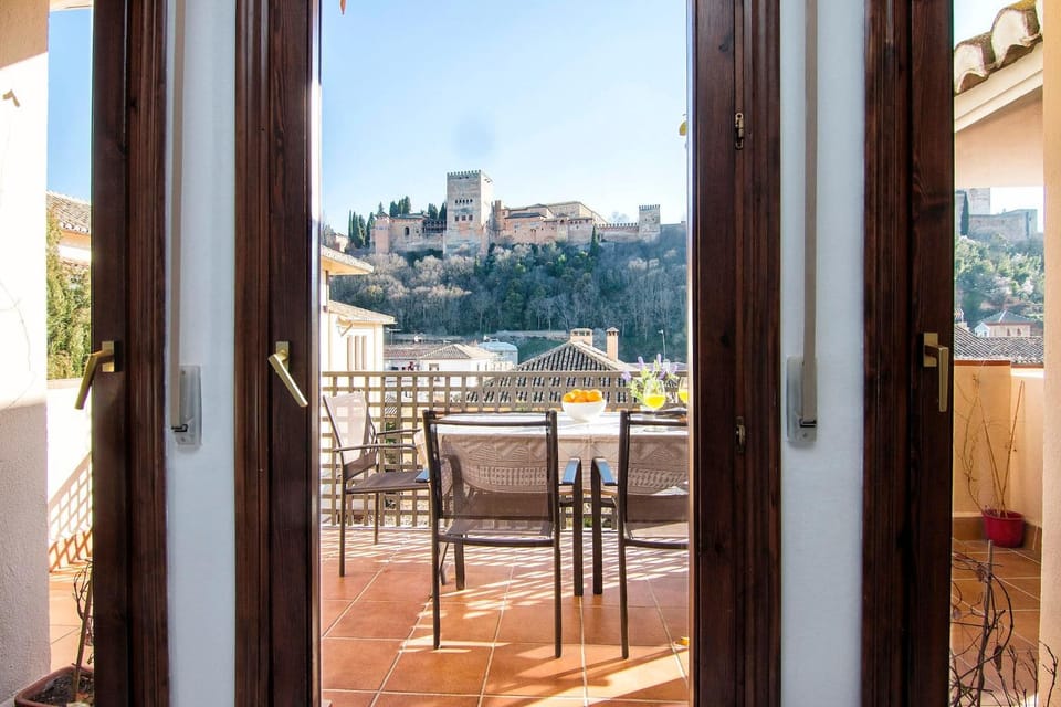 View (from property/room), Balcony/Terrace, City view