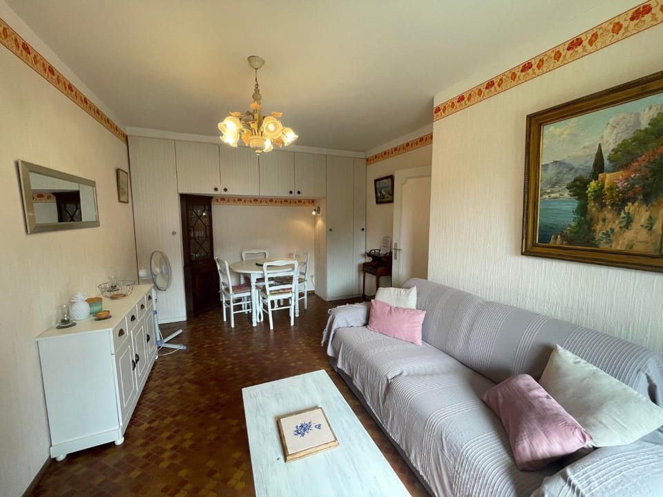 Communal lounge/ TV room, Living room, Seating area
