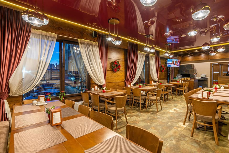 Restaurant/places to eat, Lounge or bar