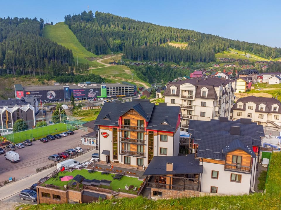 Property building, Day, Neighbourhood, Natural landscape, Bird's eye view, City view, Street view, Location