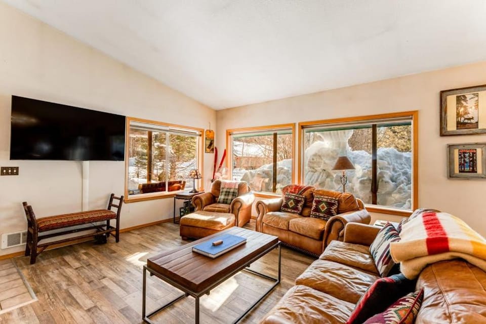 A House For All Seasons House in McCall