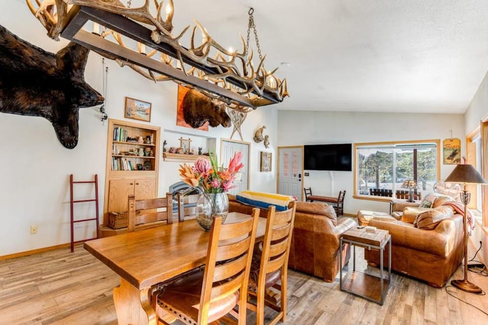 A House For All Seasons House in McCall