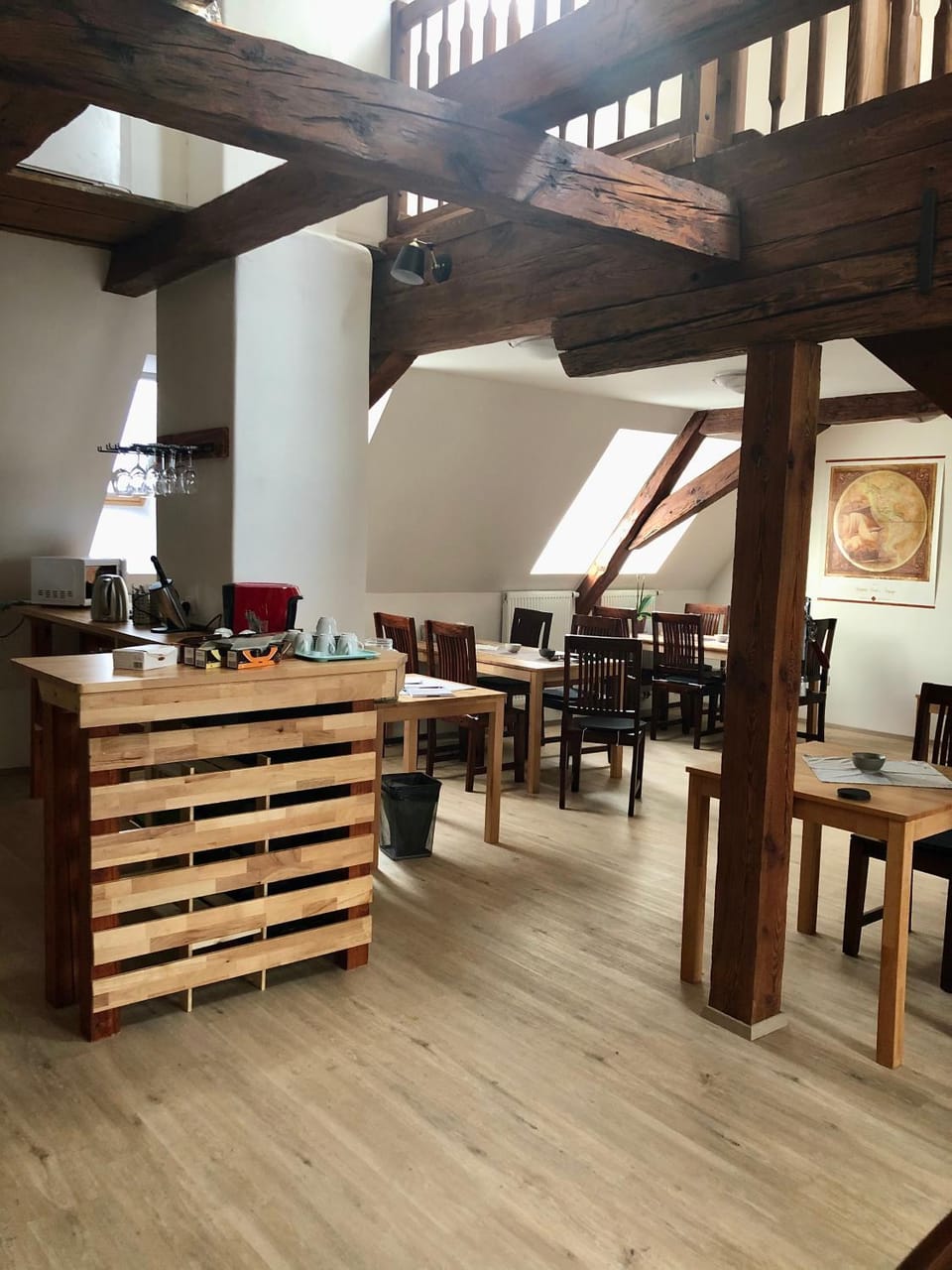Communal lounge/ TV room, Lounge or bar, Evening entertainment, Area and facilities, Entertainment, Entertainment, Alcoholic drinks, Non alcoholic drinks