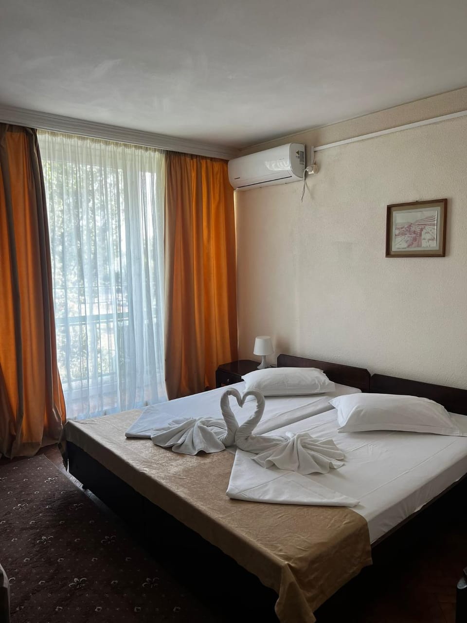 Bed, Bedroom, towels, air conditioner