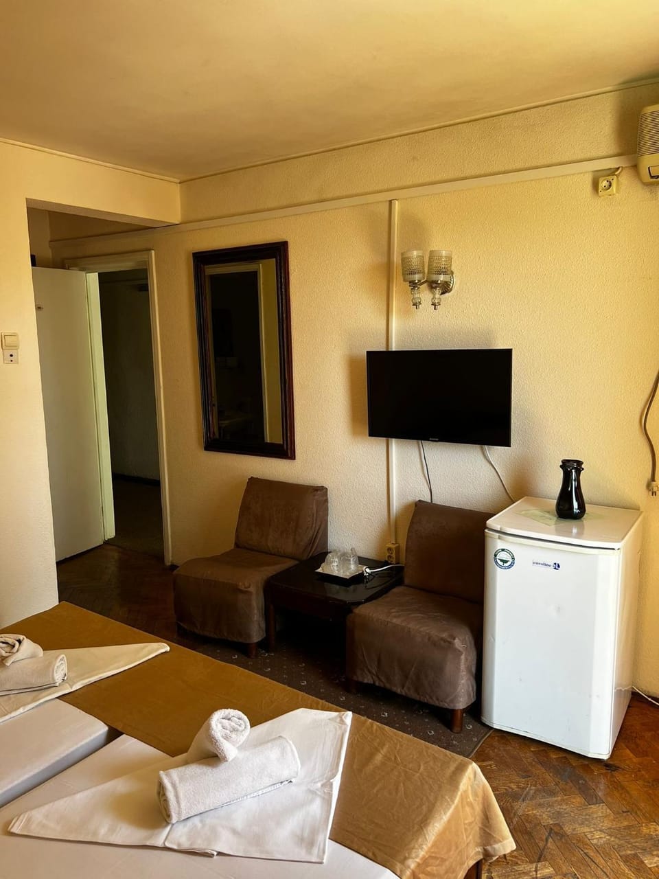 Living room, Photo of the whole room