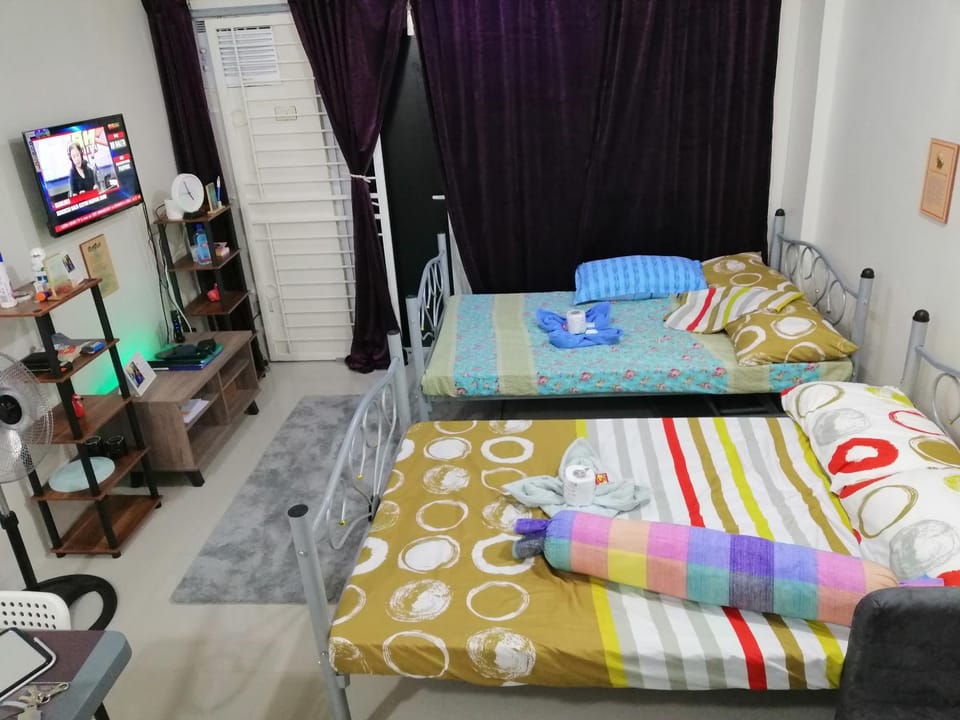 Condo Near NAIA Airport T 1,2,3&4 v4 Bed and Breakfast in Paranaque