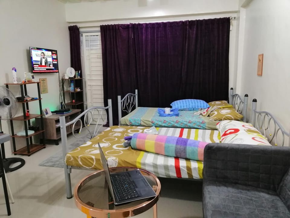 Condo Near NAIA Airport T 1,2,3&4 v4 Bed and Breakfast in Paranaque