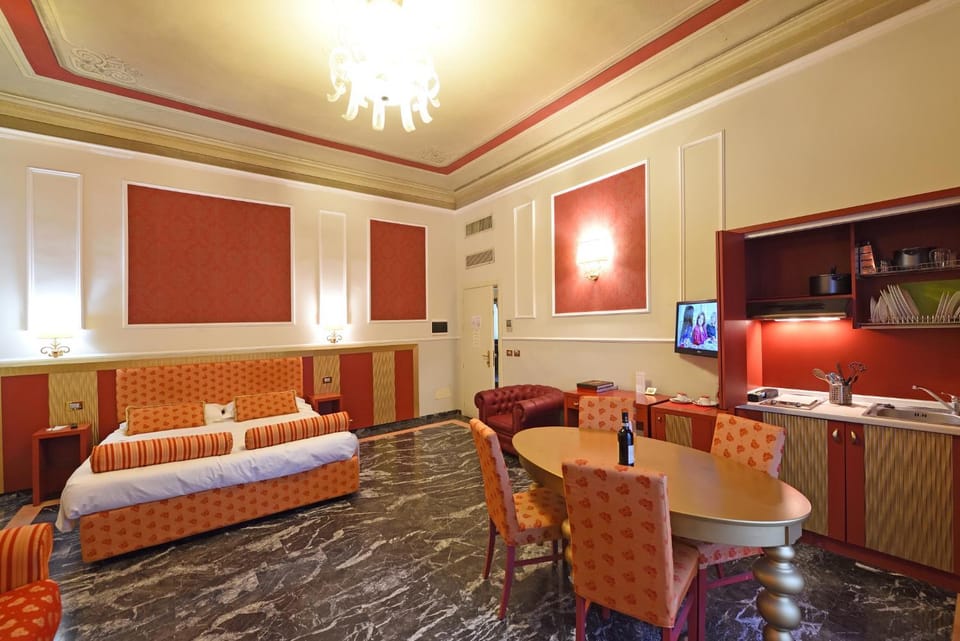 Kitchen or kitchenette, Living room, Seating area, Dining area, Bedroom