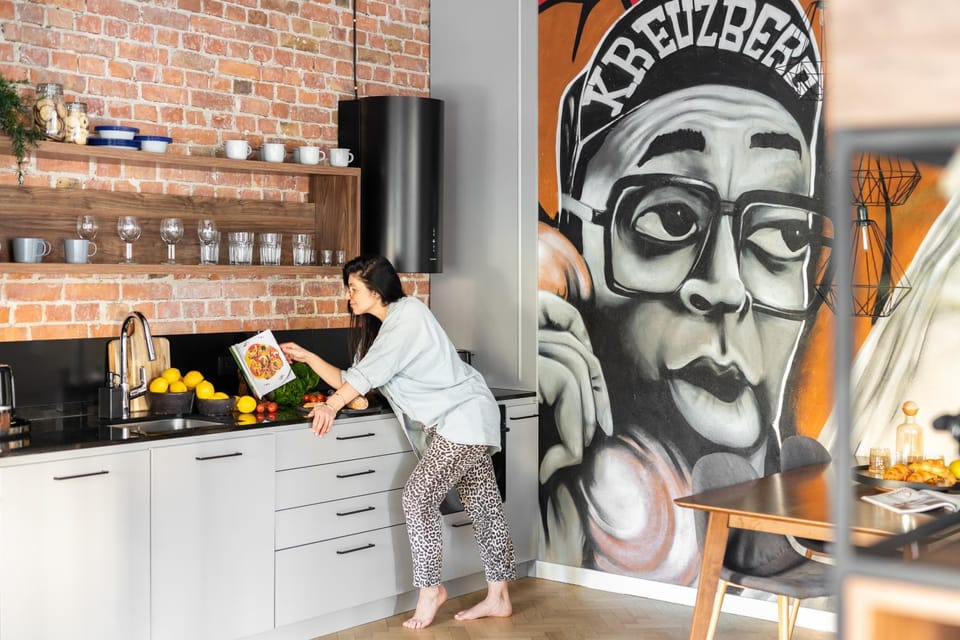 People, Kitchen or kitchenette, Food and drinks, pet friendly