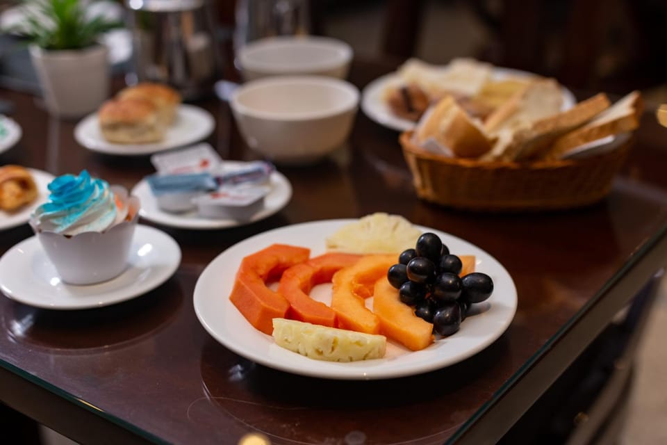Restaurant/places to eat, Buffet breakfast
