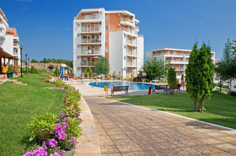Facade/entrance, Swimming pool, Swimming pool