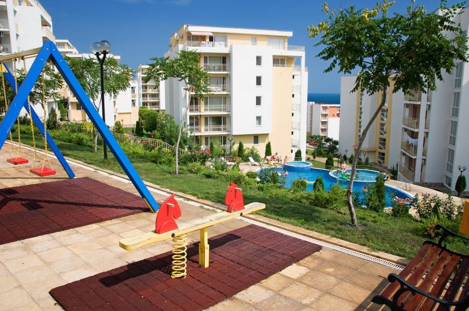 Facade/entrance, Swimming pool, Swimming pool