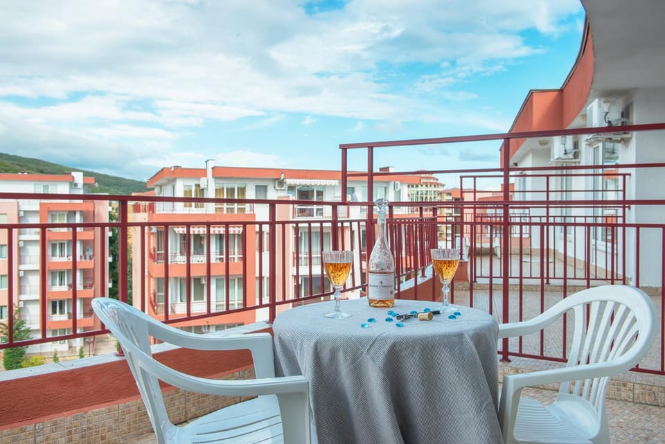 Balcony/Terrace, Garden view