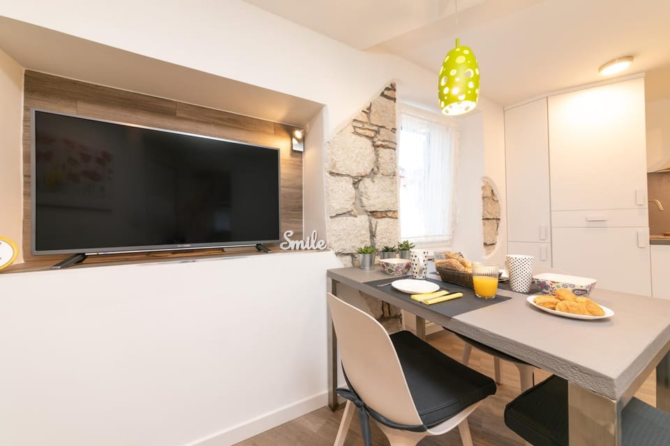 TV and multimedia, Dining area