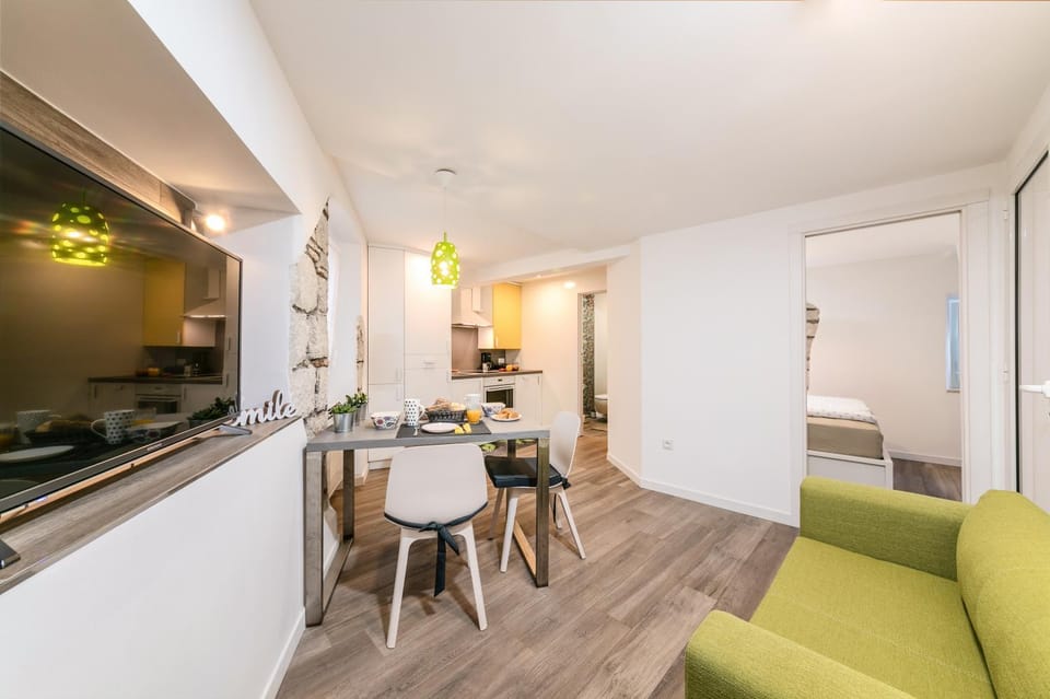 Bathroom, TV and multimedia, Kitchen or kitchenette, Living room, Seating area, Dining area, Bedroom
