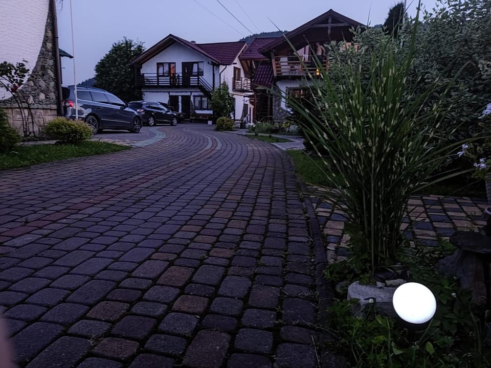 Property building, Day, Neighbourhood, Inner courtyard view
