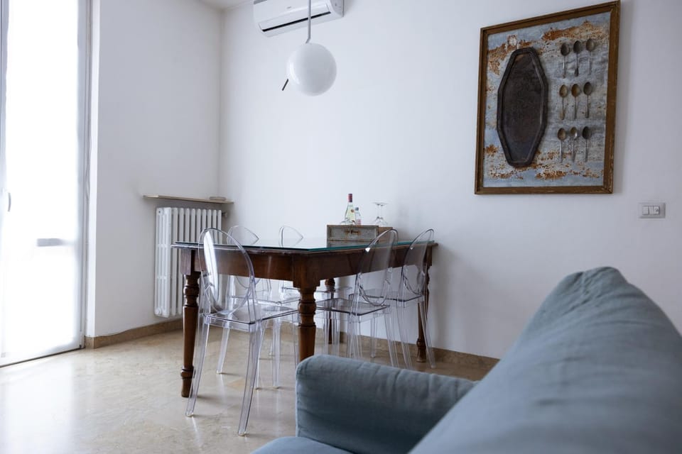 Living room, Seating area, Dining area, air conditioner