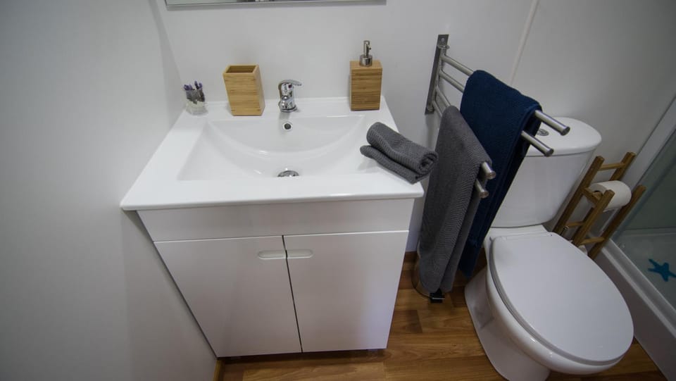 Toilet, Bathroom, towels