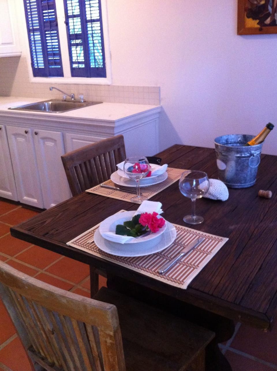 Kitchen or kitchenette, Dining area