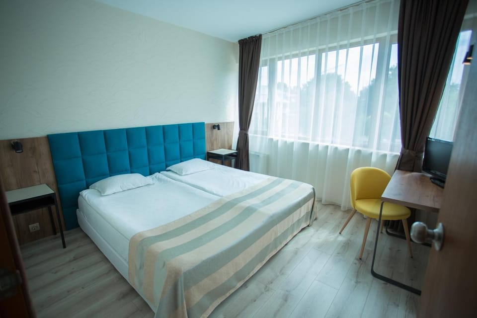 Spring, Bed, Winter, Summer, TV and multimedia, Balcony/Terrace, Balcony/Terrace, Photo of the whole room, Bedroom, Autumn, Family