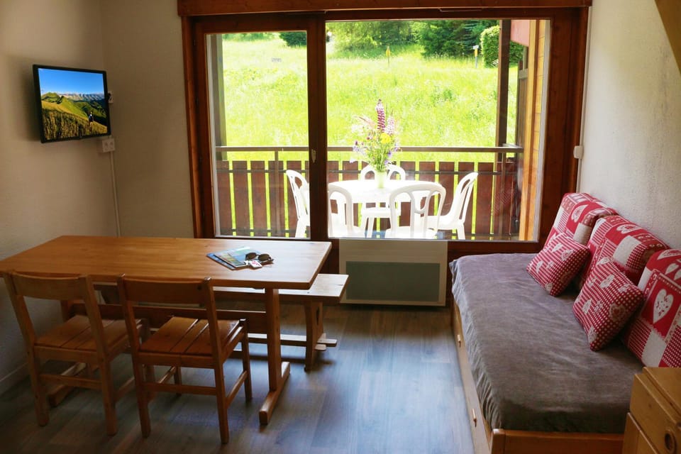 Patio, Communal lounge/ TV room, View (from property/room), Balcony/Terrace, Living room, Dining area