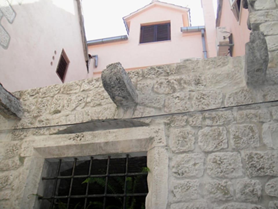 Bird's eye view, Decorative detail