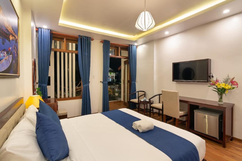 Communal lounge/ TV room, Bed, TV and multimedia, Balcony/Terrace, Living room, Photo of the whole room, Seating area, Evening entertainment, Bedroom, hair dresser, kitchen, air conditioner