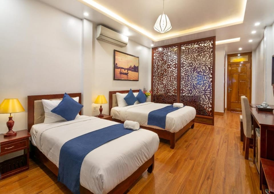 Bed, TV and multimedia, Photo of the whole room, Bedroom, kitchen, air conditioner