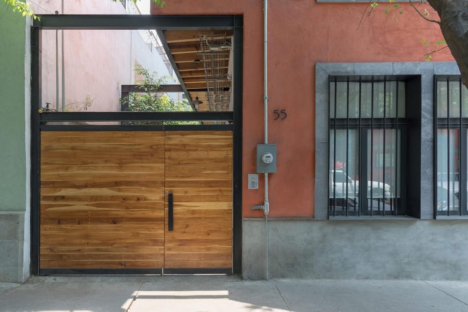Facade/entrance