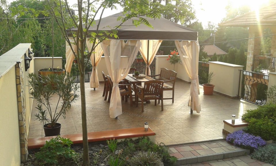 Garden, Balcony/Terrace