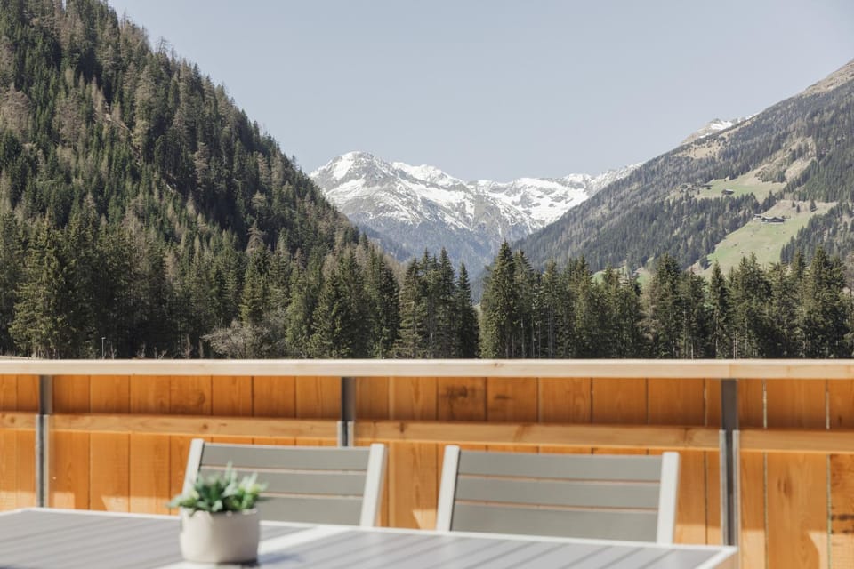 Balcony/Terrace, Mountain view